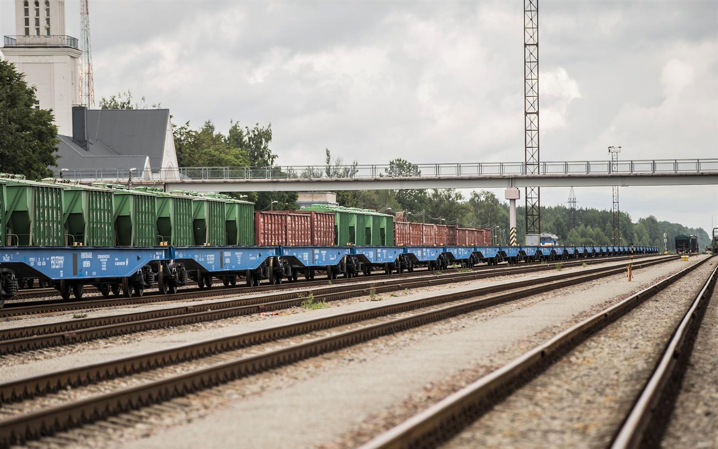 Rail containers representing Belarus rail cargo experience